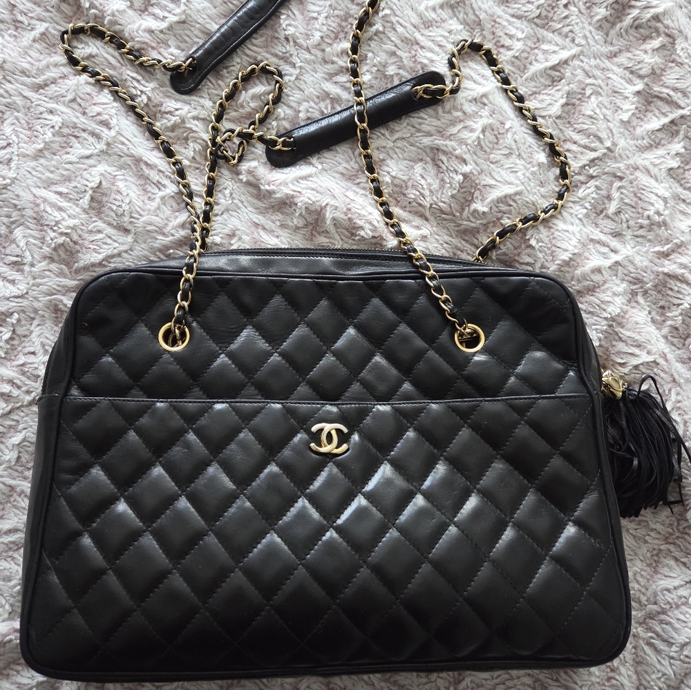 pre-loved Chanel Black Quilted Shoulder Bag
